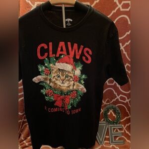HOLIDAY TIME “Claws Is Coming to Town” Christmas Cat T-Shirt